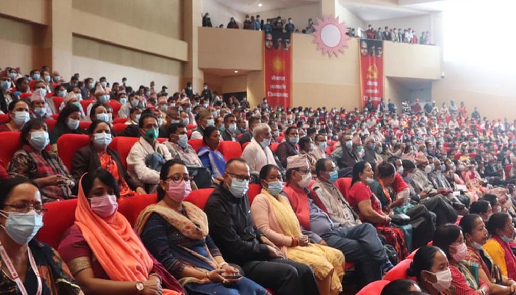 एमाले विधान महाधिवेशन : तीनवटा प्रतिवेदनमाथि समूहगत छलफल