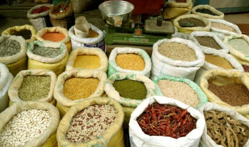 बझाङको सदरमुकाम चैनपुरमा बजारमा अनुगमन नहुदाँ उपभोक्ता ठगीमा:एक कट्टा चामलको मूल्य ३ हजार