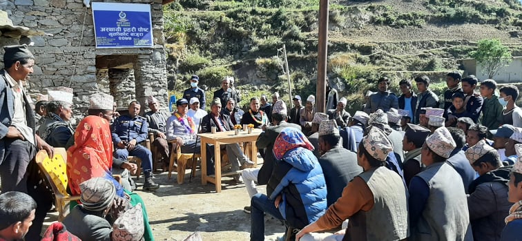 पहिरोले गाउँ नै चिराचिरा, सिडियो र डिएसपी पहिरो प्रभाबित क्षेत्र मुक्तिकोटमा