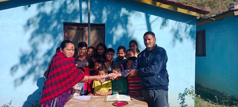 बार्षिक तिथिको अबसरमा बाजुराकाे अनाथ बालगृहलाइ आर्थिक  सहयोग