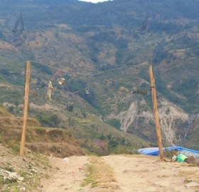 मेयर रावलको स्वागतको लागि जुत्ता चप्पलको गेट