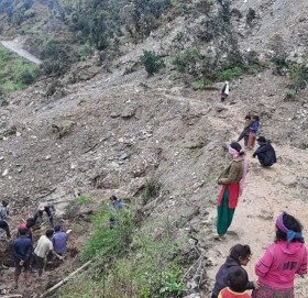 जनप्रतिनिधिको लाप्रवाही : ३६ दिन बित्दा पनि बनेन सुर्माको सैनगाउँ सडक