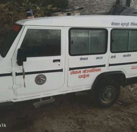 बिरामी बोक्ने एम्बुलेन्सले कार्टुनका कार्टुन रक्सी बोक्दै