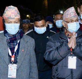 अध्यक्षमा ओलीले ४०० मत ल्याउँदा रावलले ल्याए ४२