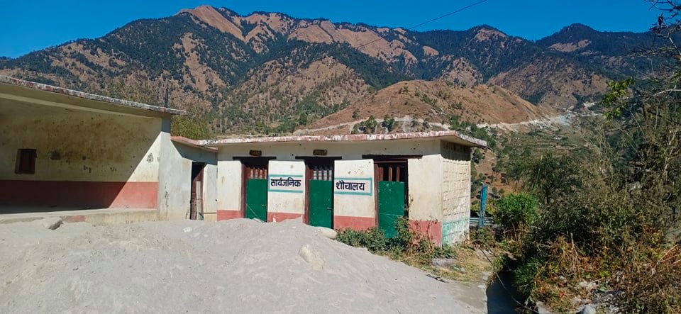 सदरमुकामका सार्बजनिक शौचालय प्रयोग बिहिन