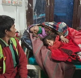 जोत्ने गोरु बिक्रि गरेर श्रीमतिको उपचार गर्न अस्पताल बाजुरामा पुगे मुगुका हस्त…..