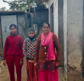 पत्रकार जेपी जोशीकाे परिवारलाइ आर्थिक  सहयोग