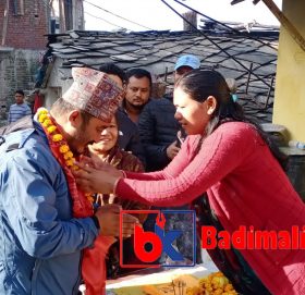 जसले सम्मान गरे उनकै लाखौ रुपैयाँ कुम्ल्याएर ठेकेदार फरार