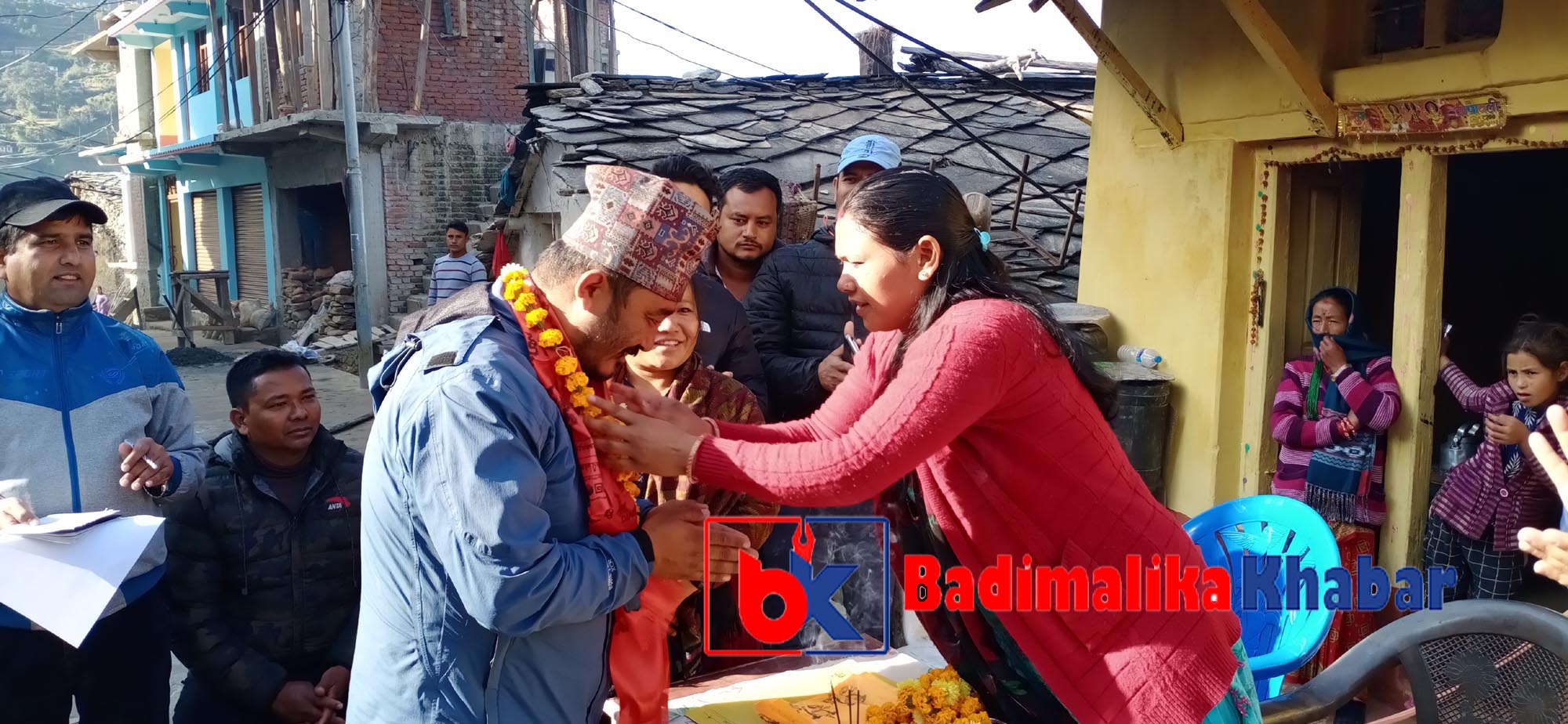 जसले सम्मान गरे उनकै लाखौ रुपैयाँ कुम्ल्याएर ठेकेदार फरार