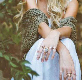 यी महिलाको अनौठो लत : हरेक हप्ता ३ वर्गफिट भित्ता कोपर्ने !