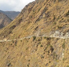 चीनसँग सीमा जोडिएको तिंकर नाका सुरक्षाविहीन