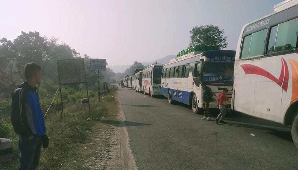 बिप्लबले मनमर्जी तरिकाले बन्द गरेको अलपत्र यात्रुहरुको गुनासो 