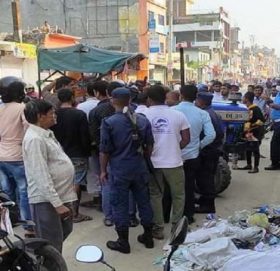 मेयरको घर अगाडि वडाअध्यक्षहरूले फोहोर थुपारेपछि…