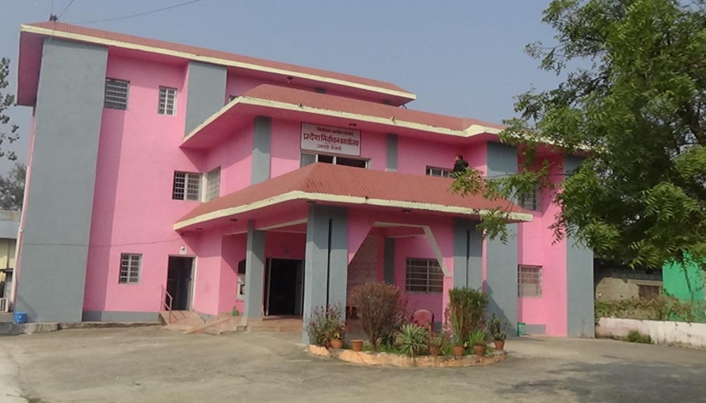 राजनीतिमा होमिएका सुदूरपश्चिमका शिक्षक र कर्मचारीलाई कारबाही हुन्छ ? यस्तो भन्छ निर्वाचन आयोग