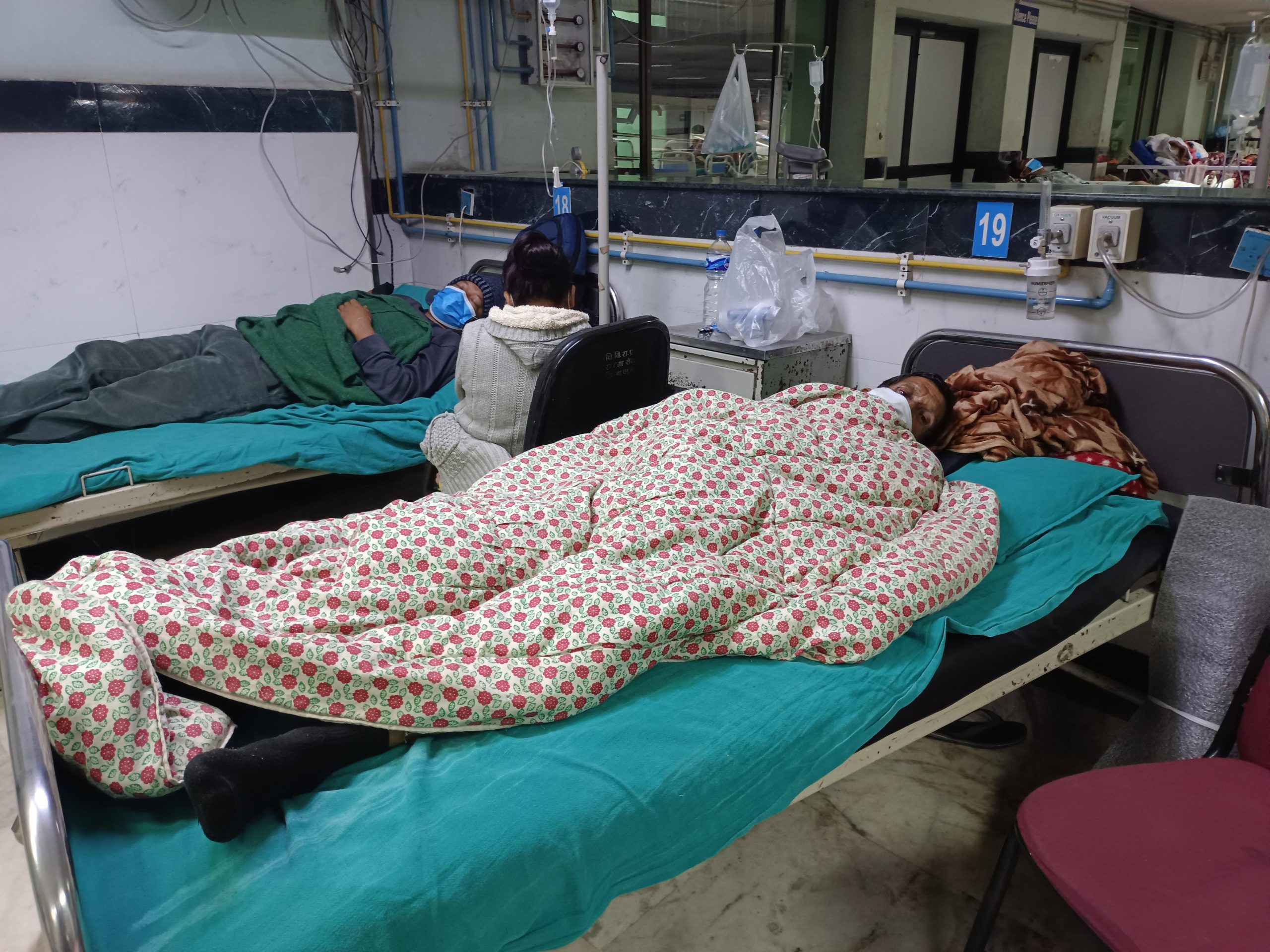 उपचार अभाबमा अलपत्र खडकको राष्ट्रिय ट्रमा सेन्टरमा उपार हुँदै