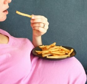 गर्भावस्थामा भुलेर पनि नखानुहोस् यी खानेकुरा