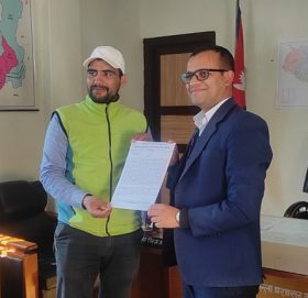 खाद्य अधिकार संजाल बाजुराद्धारा जिल्ला प्रशासनमा बुझायो ११ बुदे ज्ञापन पत्र