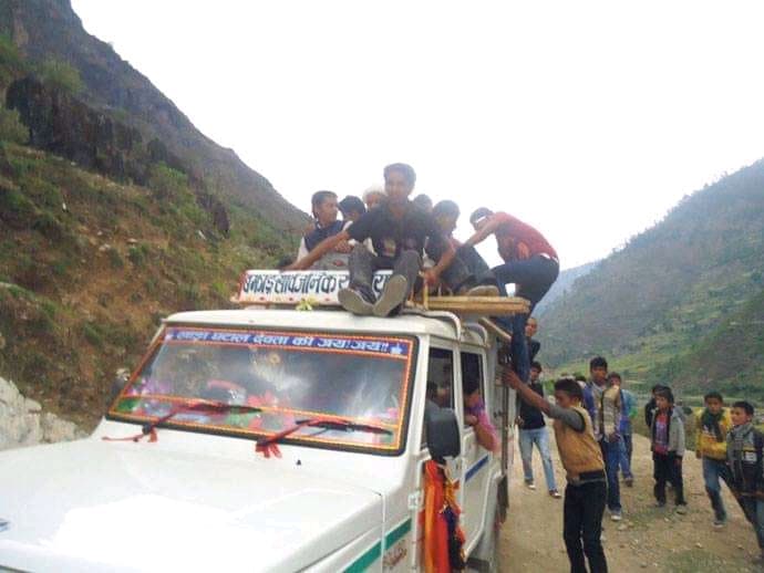 चैन्पुर तलकोट मनपरी भाँडा लिदैँ जीप चालक,प्रशासनको नत अनुगमन,न त कार्बाही