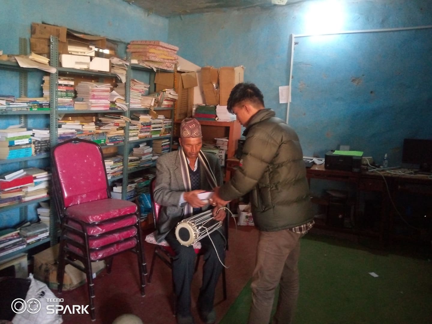 एकता युवा संजालले गर्यो बिद्यालयलार्ई शैक्षिक र बाध्यबादन सहयोग