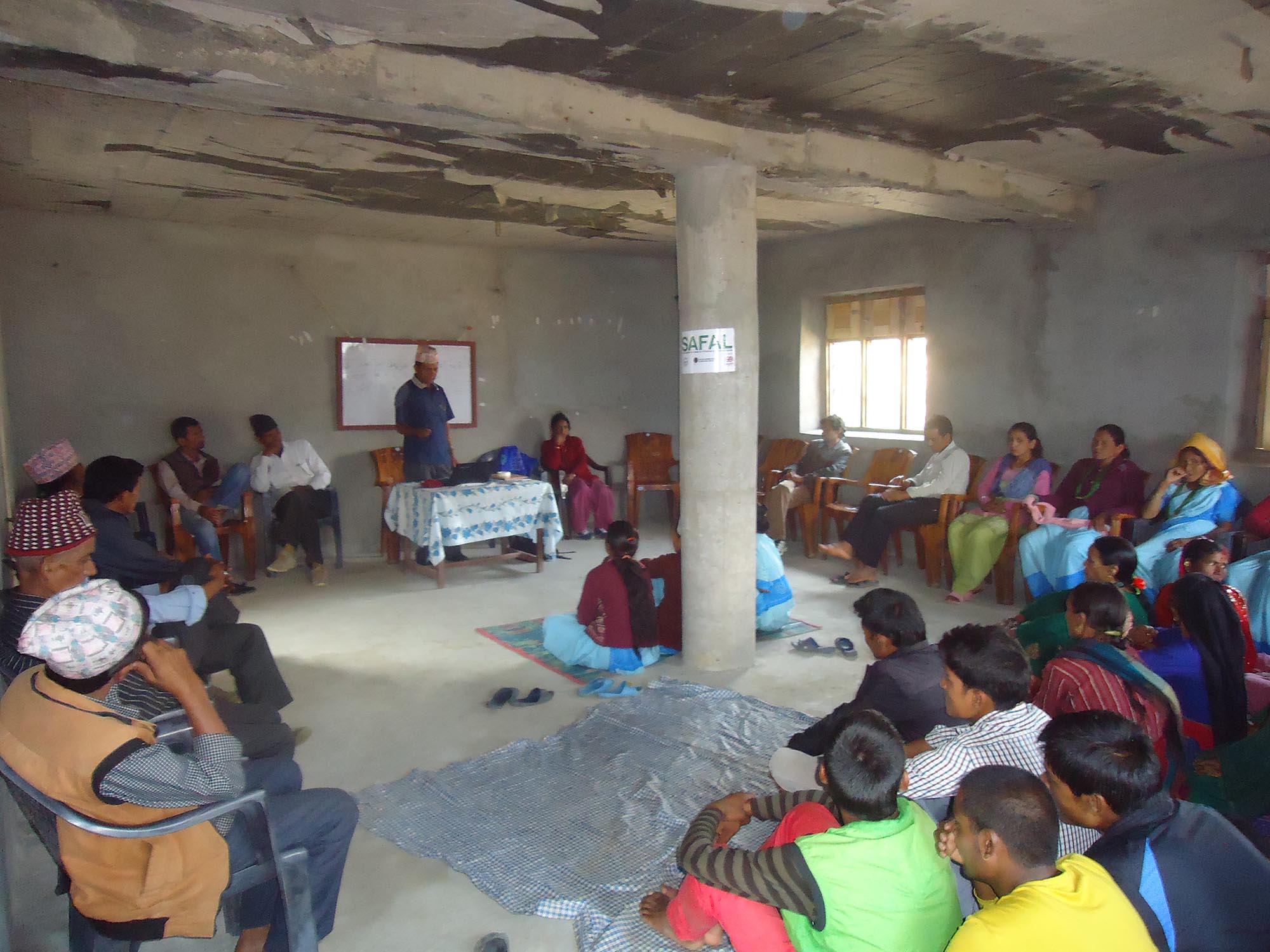 एचआईभि संक्रमित भोको पेटमा औषधि खादै