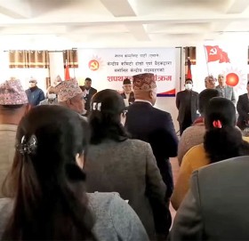 एमालेका मनोनित केन्द्रीय सदस्यहरुले गरे शपथग्रहण