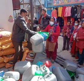 मुगुका आगलागि पिडितलाई राहत सामाग्रि सहयोग