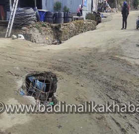 सदरमुकाम मार्तडीको मुख्य चोकको बीच सडकमै भ्वाङ परेपछि ….