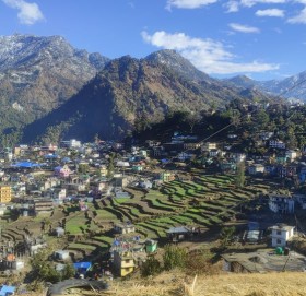 बाजुरामा हिमपात पछि सदरमुकामबाट देखीएका दृस्यहरू (फाेटाे फिचर)