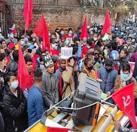 एमसीसी सम्झौता खारेजको माग गर्दै एमसीए कार्यालय घेराउ