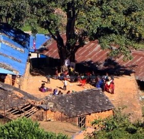 सरकारी स्कुलको दुर्दशा : बादल मडारिदा विद्यालय जाँदैनन् बालबालिका