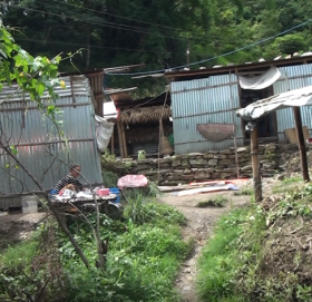 पहिरोपीडित डेढ वर्षदेखि टहरामै, सरकार आश्वासन मात्रै दिन्छ