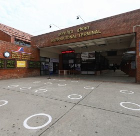 विमानस्थलबाट अवैध सुनसहित ३ जना पक्राउ