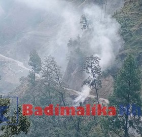 सडकको छेउकाे डम्पीङ साइड हटेन, पलाष्टिकको धुवाले क्यान्सर हुने खतरा