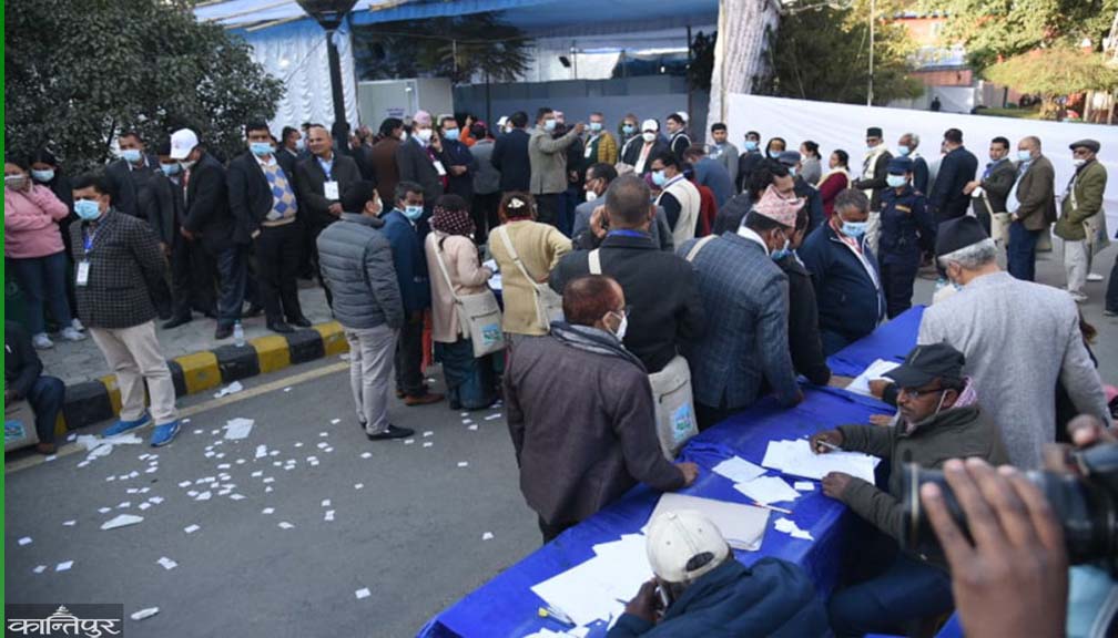 मतपत्र सकिएपछि राष्ट्रिय सभा गृहको केन्द्रमा मतदान रोकियो