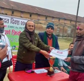 बिधायक रामकिशोर यादवले क्रिकेट बिजेताको प्रसंशापत्रबाट समानित गरियो 