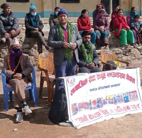 बडिमालिका नगरपालिका ७ का १ सय ६५ जना बालबालिकालाई न्यानो लुगा बितरण