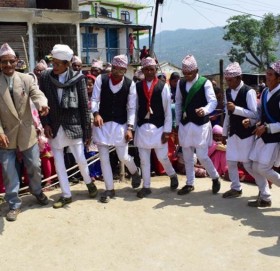 हराउदै परम्परागत देउडा संस्कृति