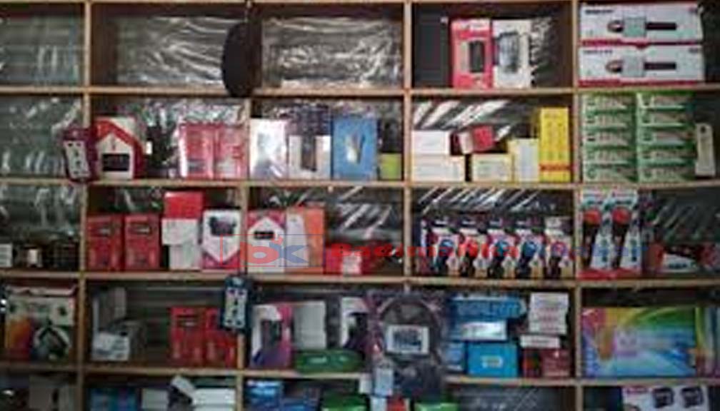 बाजुराको एक मोबाइल पसलमा चोरी