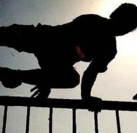 आगो ताप्ने क्रममा विवाद हुँदा चालकको कान काटियो, २ जना फरार