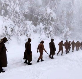 पाकिस्तानको भारी हिमपातमा परि २२ जनाको मृत्यु