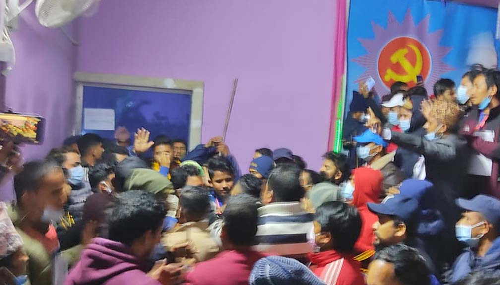 कैलालीमा एमालेको अधिवेशनमा झडप, निर्वाचन अनिश्चित