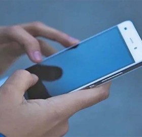 यी हुन् बिहान उठ्ने बित्तिकै फोन चलाउनुका ५ नकारात्मक असर