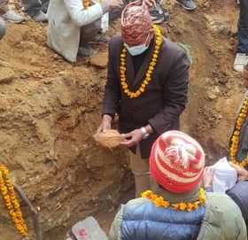 बडिमालिका नगरपालिकामा ५ कराेड भन्दा बढिकाे लागतमा फनपार्क बन्दै, सासंद थापाद्धारा शिलान्याश