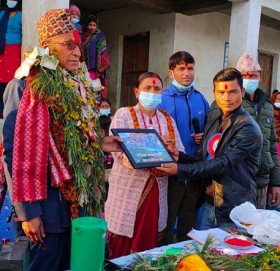 ४० बर्ष सेवा गरेका प्रअ शाहको बिदाइमा रोएको बिद्यालय