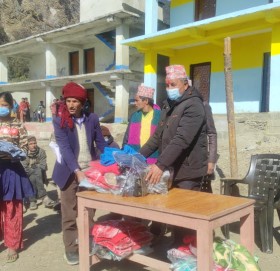 बडिमालिकाका चार वटा बिद्यालयका ६५ बिद्यार्थीहरुलाई जकेट बितरण