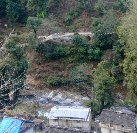 गौमुल गाउँपालिका जोड्ने घटमुना नदिमा पक्कि पुल निर्माण हुदै