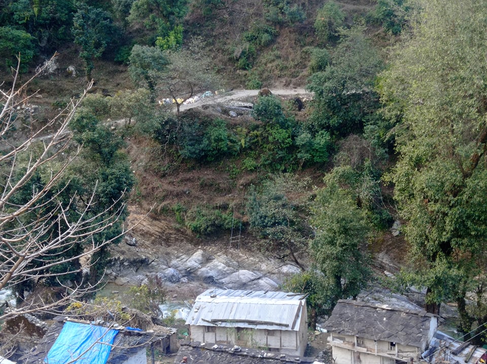 गौमुल गाउँपालिका जोड्ने घटमुना नदिमा पक्कि पुल निर्माण हुदै