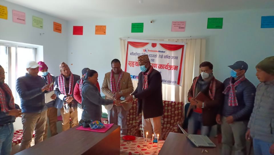 बडिमालिका मिडिया हाउसले बार्षिक उत्सवको अवसरमा ७ परिवारलाई राहत बितरण