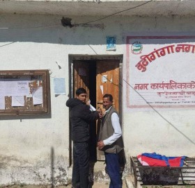 बुढिगंगा नगरपालिकामा लगाएको ताला ४ दिनपछि खुल्यो