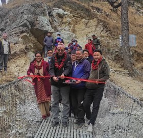 बडिमालिका वडा नम्मर ९ र २ जोड्ने झोलुगें पुल निर्माण, नगर प्रमुख बडुवालद्धारा उद्धघाटन
